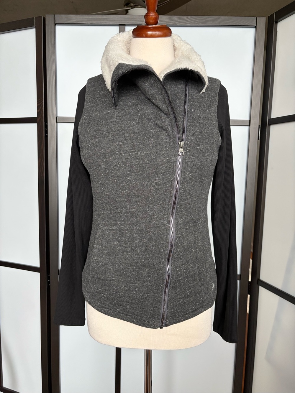 Alo Yoga Tao Sherpa Moto Jacket Gray Black Size M Runs Small
